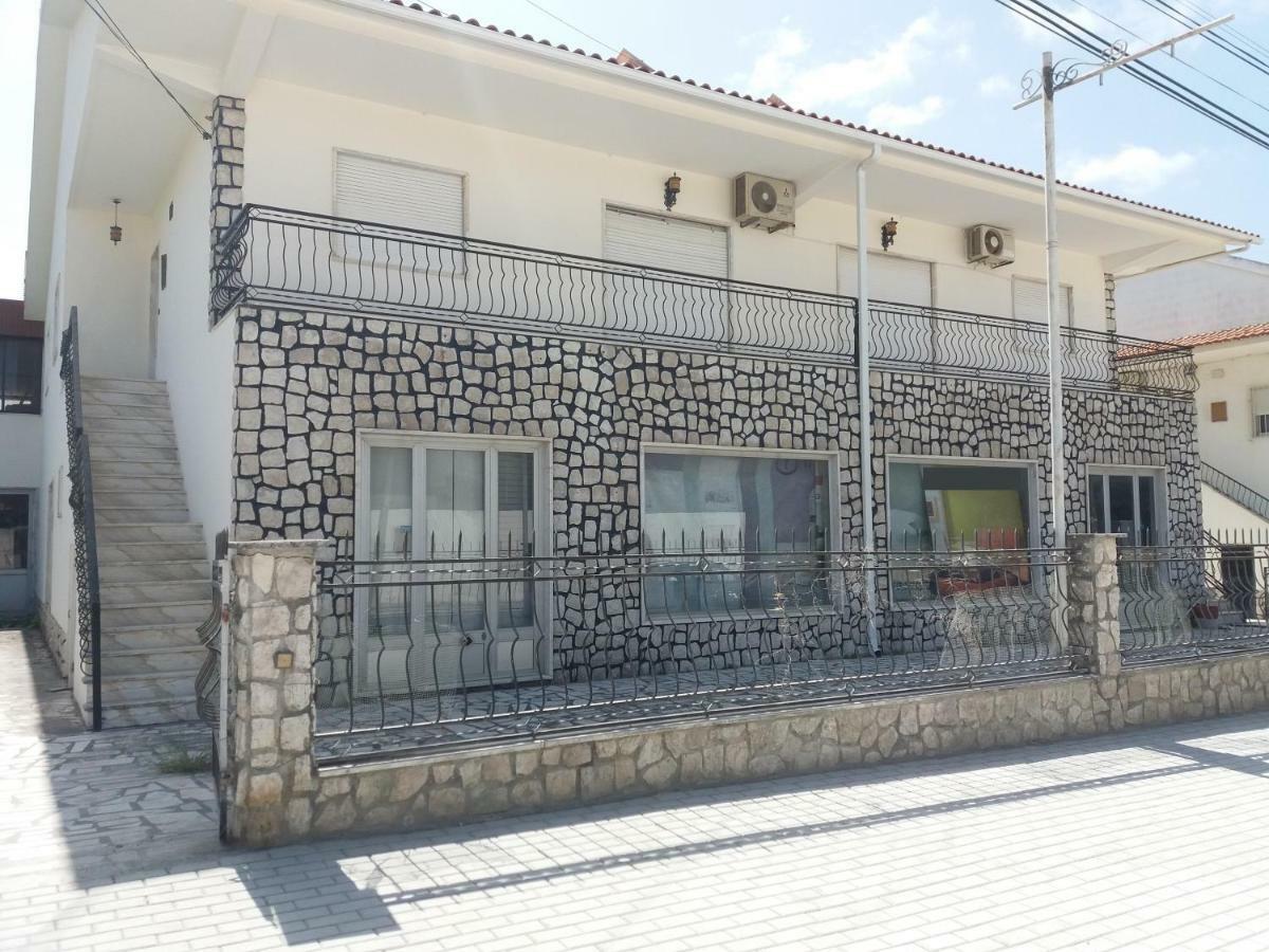 Alojamento Das Laranjeiras Fernao Ferro Exteriör bild